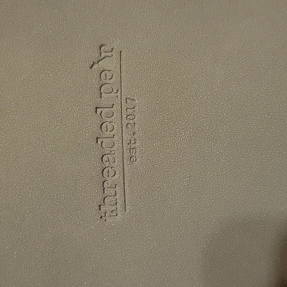 Threaded Pear shoulder bag with multi color tassel & guitar shoulder strap - Picture 3 of 4